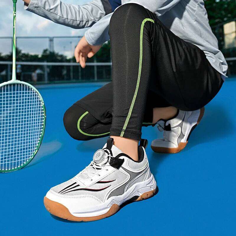 Children's badminton shoes 2026 High quality New Anti-slip wear-resistant Rotating buckle Professionalism Table tennis sneakers 26W0224