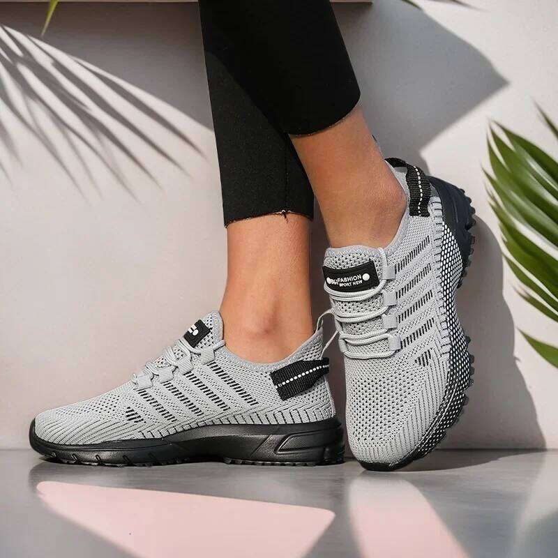 Women's Casual Sports Comfortable Knitted Mesh Breathable Flat Cool Non Slip in Summer New Fashionable Running Shoes