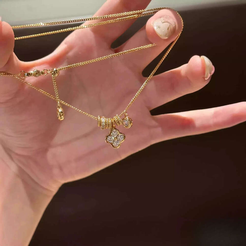 Necklace Leaf Flower Clavicle Chain Exquisite Design for Daily Wear and Special Occasion Jewellery Gift High Quality Texture