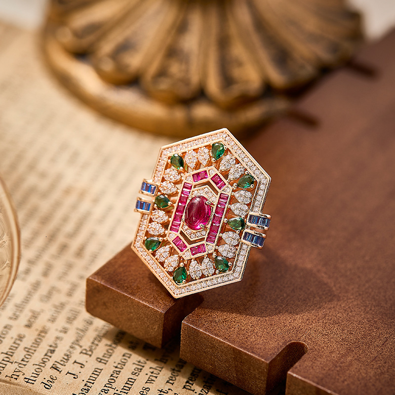 Ring Corundum Diamond-Shaped Square Ring, Gold-Plated Ring, Contrasting Colors, Heavy-Duty Ring , High-End Vintage Women's Ring