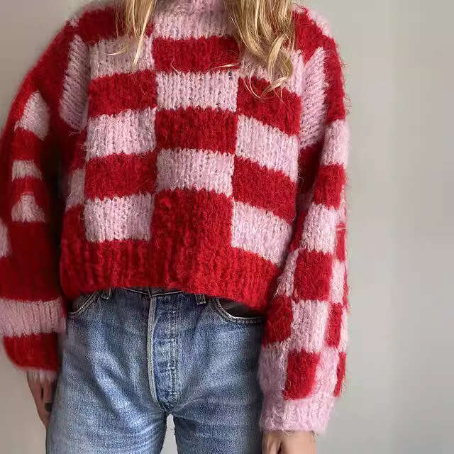 European American Retro Plaid Color-Blocked Knit Sweater With A Round Neck, Unique Design, New Pullover Style, Slim Fit, Casual And Relaxed Style