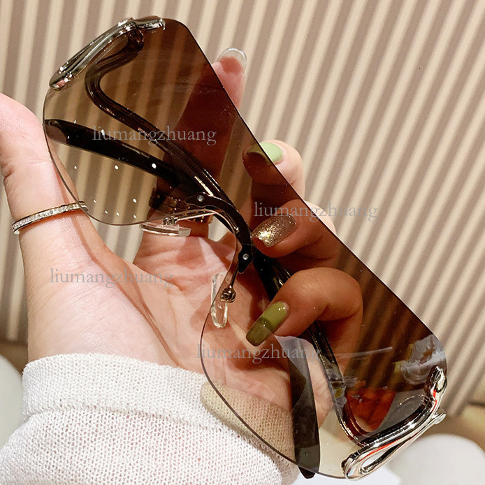 2026 Fashion Luxury Designer Sunglasses Retro Integrated Women's Red UV Resistant Cycling Glasses Trendsetters Street Photography Outdoor Vacatio