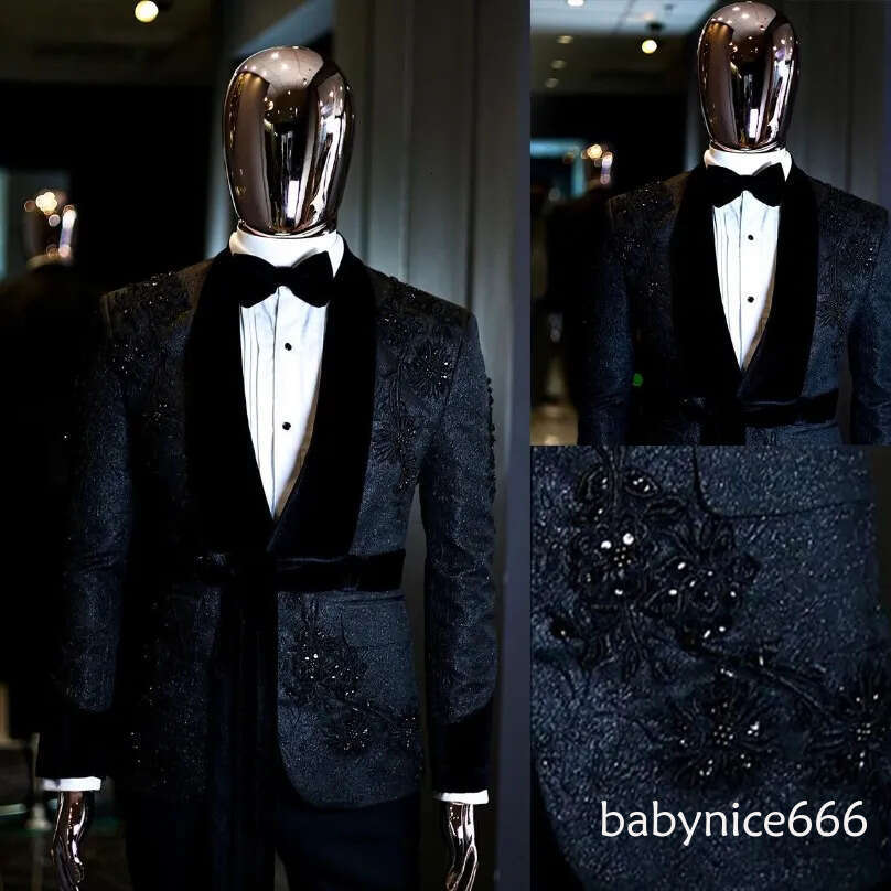 Luxury 2 Pieces Wedding Tuxedos Men Suits High Quality Shining Fabric Applique Shawl Lapel Belt Customize Coat Black Pants Fashion Casual Prom Tailore