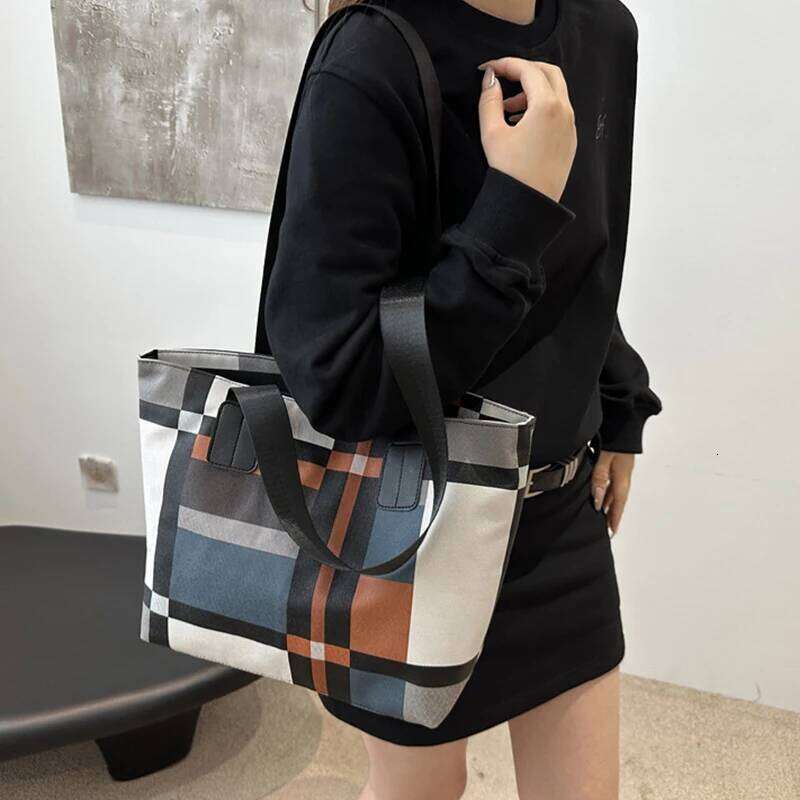Tote New Fashion Shoulder Handbag Women's Checkered Commuter Bag Z260224