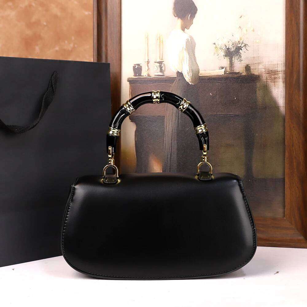 The New Bamboo Joint Hand-Held Saddle Is A Versatile And High-End Small Single-Shoulder Crossbody Bag For Women