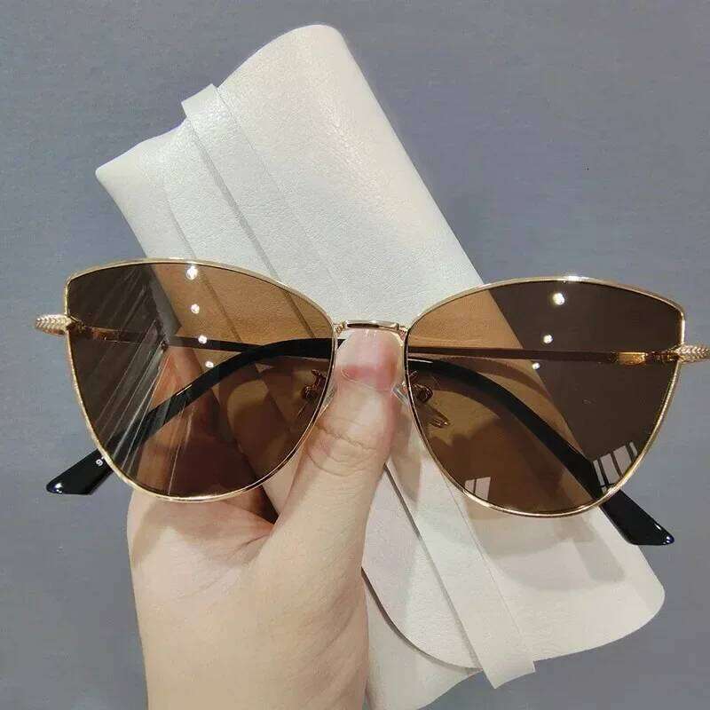 2025 Hot Fashion Oversized Vintage Cat Eye Sunglasses Women Trending Summer Driving Eyewear Shades UV400 for Lady 26W0224