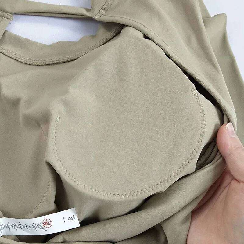 Sexy Yoga Women, Breathable, with Fixed Cups, Sports Top for Pilates, Workout, and Fitness, Long-Sleeve 26Y0223