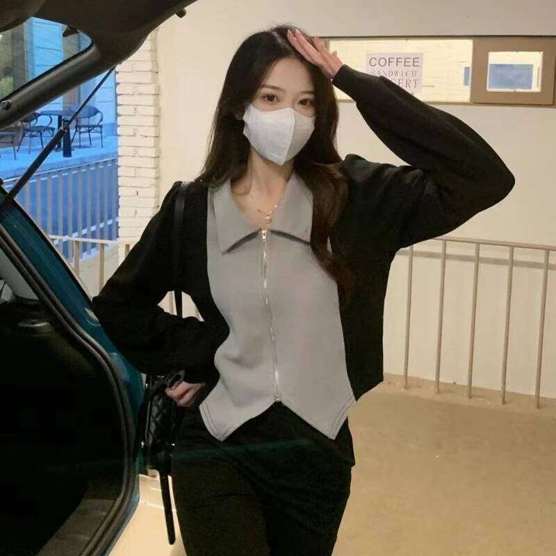 Chic Polo Shirt for Women Short Sleeve Slimming Blouse with Adjustable Collar Versatile Layering Top 26W0224