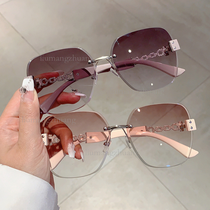 2026 Designer Luxury Metal Ultra Thin Borderless Sunglasses Fashion Simplicity Sports Leisure Vacation Outdoor Sunglasses Bicycle Strong Light Goggles