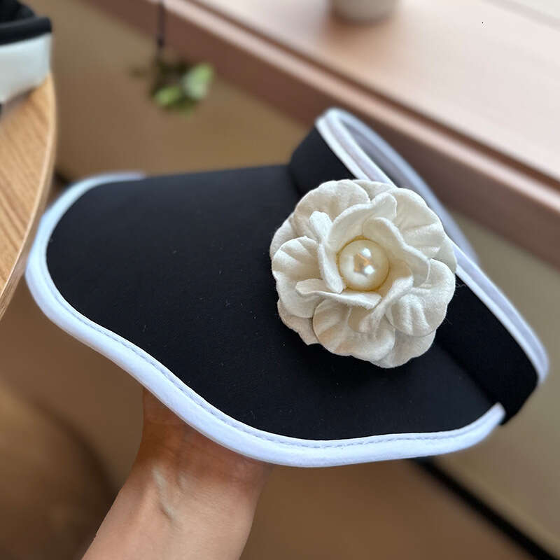 Elegant and simple open-top hat Camellia decoration A piece of accessory suitable for garden parties and summer outings