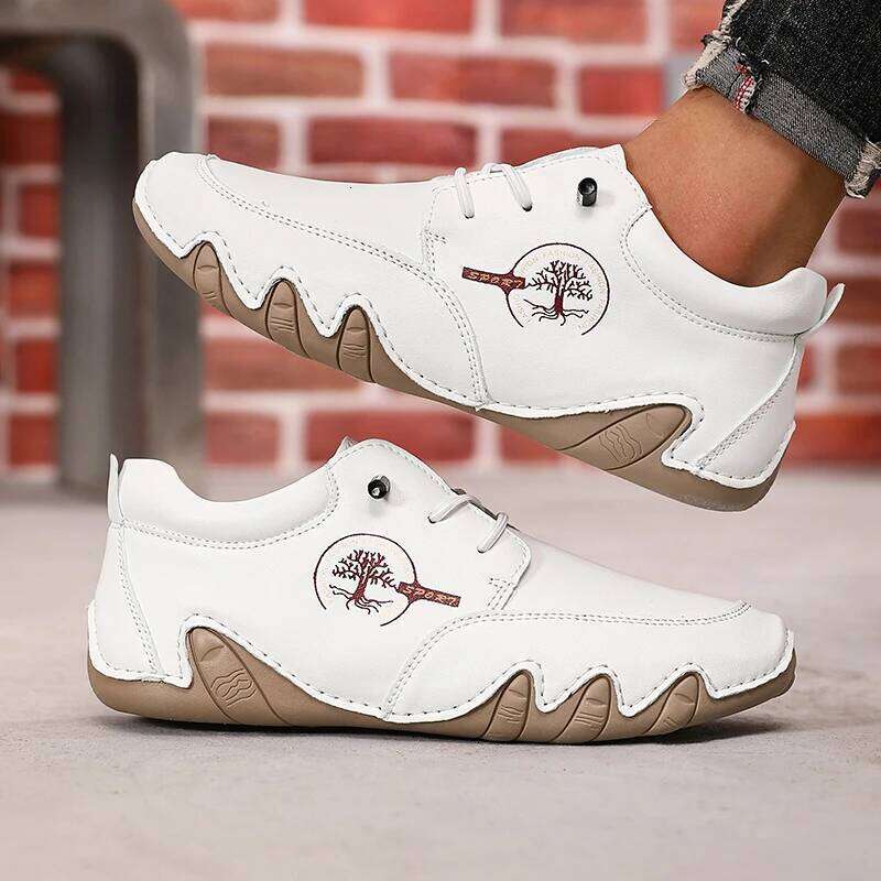 Men's Flat Season New Plus Size Casual Shoe Fashion Low-top Soft Sole Loafers Breathable Moccasins Men Sneakers