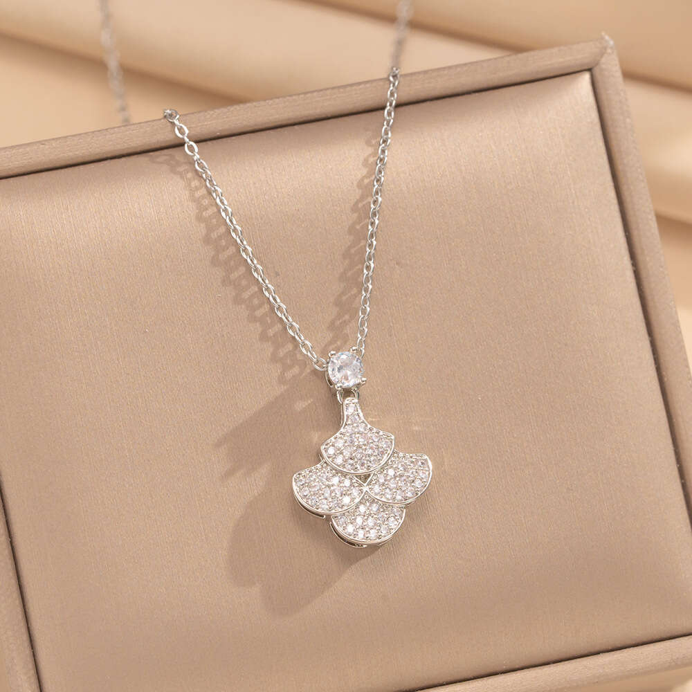 Luxurious Fan-Shaped Skirt, Full Of Diamonds Collarbone Necklace For Women