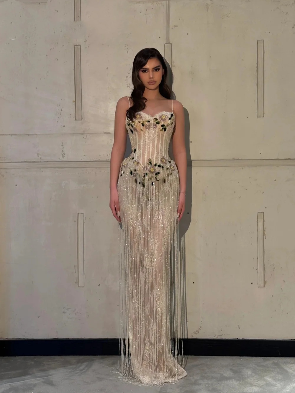 Gorgeous Spaghetti Straps Prom Dresses Elegant Sleeveless Appliques Evening Dress Floor Length Tassels Party Gown Customized