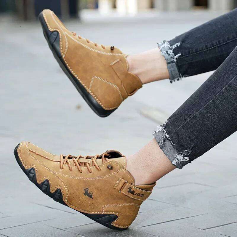 2025 Men High Top Leather Sneaker Soft Sole Fashion Mens Slip-On Flat Loafers Breathable Comfortable Luxury Retro Men's Shoes