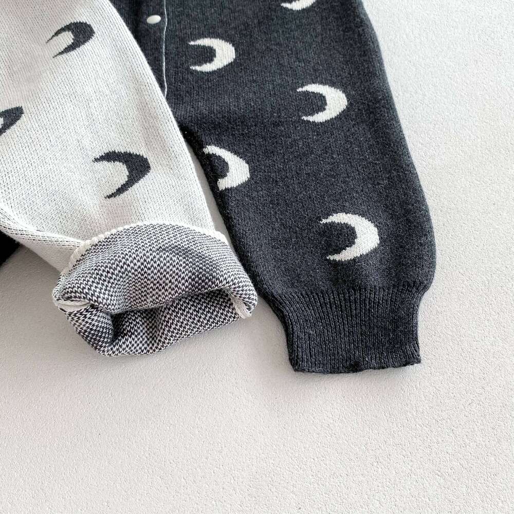 Baby autumn moon-knitted long-sleeved jumpsuits, newborn baby sweaters, crawling suits 26H0224