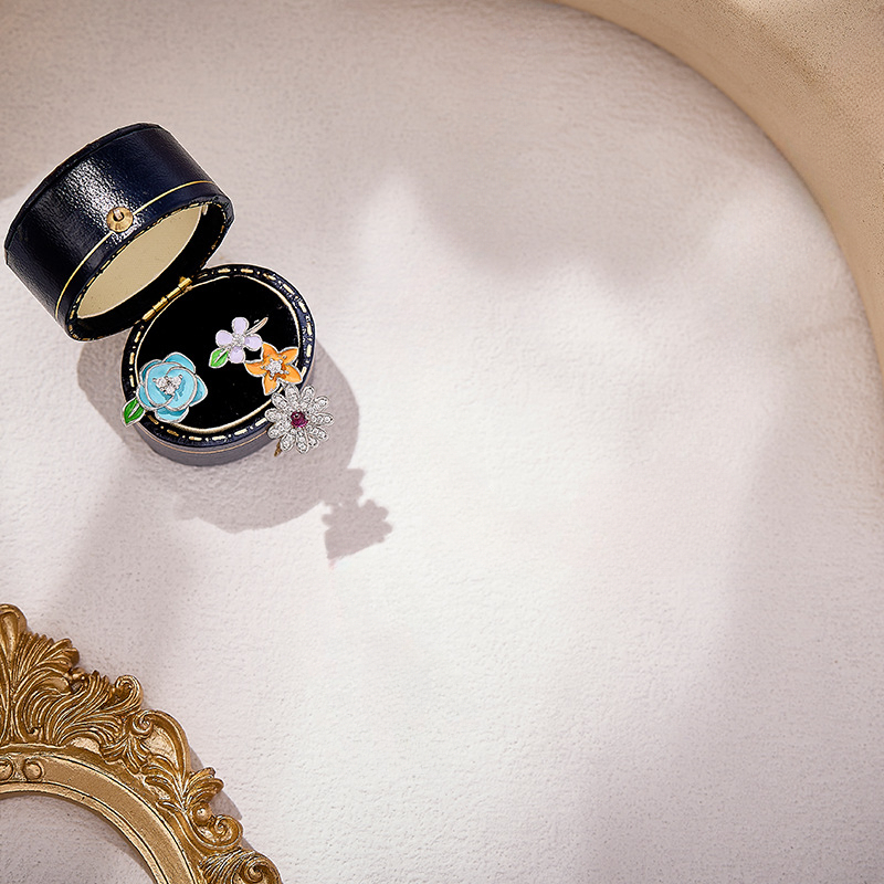 Earrings New Model Monet Garden Ear Clips, Earrings Gold-Plated Small Daisy Floral Asymmetric Design Earrings, Fashionable Women's Earrings