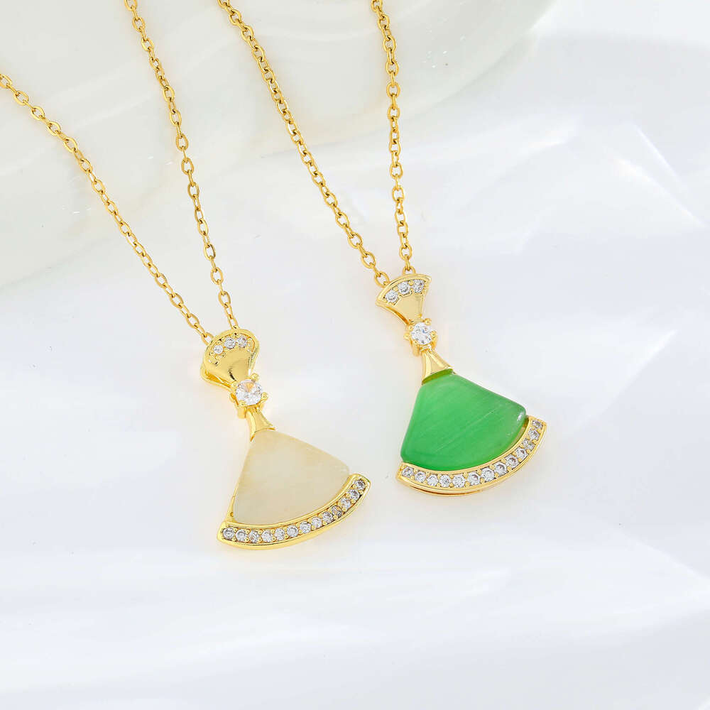 Inlaid Diamond Mini Dress Necklace Light Luxury Fan-Shaped Versatile Mother-Of-Pearl Short Clavicle Chain Internet Celebrity Style Fashion Pendant For