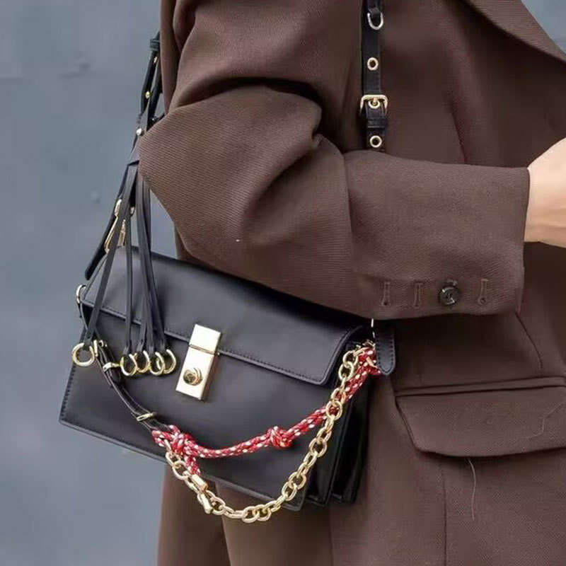 Luxury Shoulder Bags Totes Hobo New Soft Sound Motorcycle Messenger Retro Pendant Flip Lock Genuine Leather Small Square Bag For Women SENYY