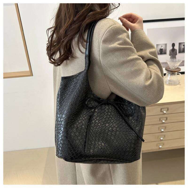 2025 New Fashion Casual Shoulder Handbag Retro Bow Large Capacity Tote Underarm Bag Z260224