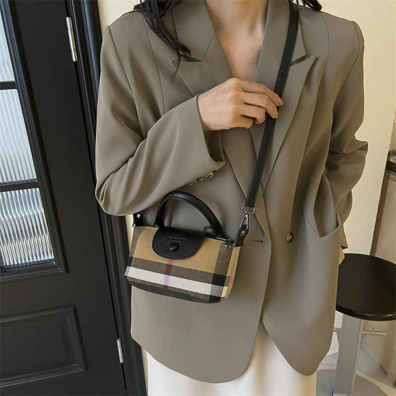 free shipping designer bags for womens shoulder bags brown pink khaki black white Fashionable versatile handbag tote and crossbody bag