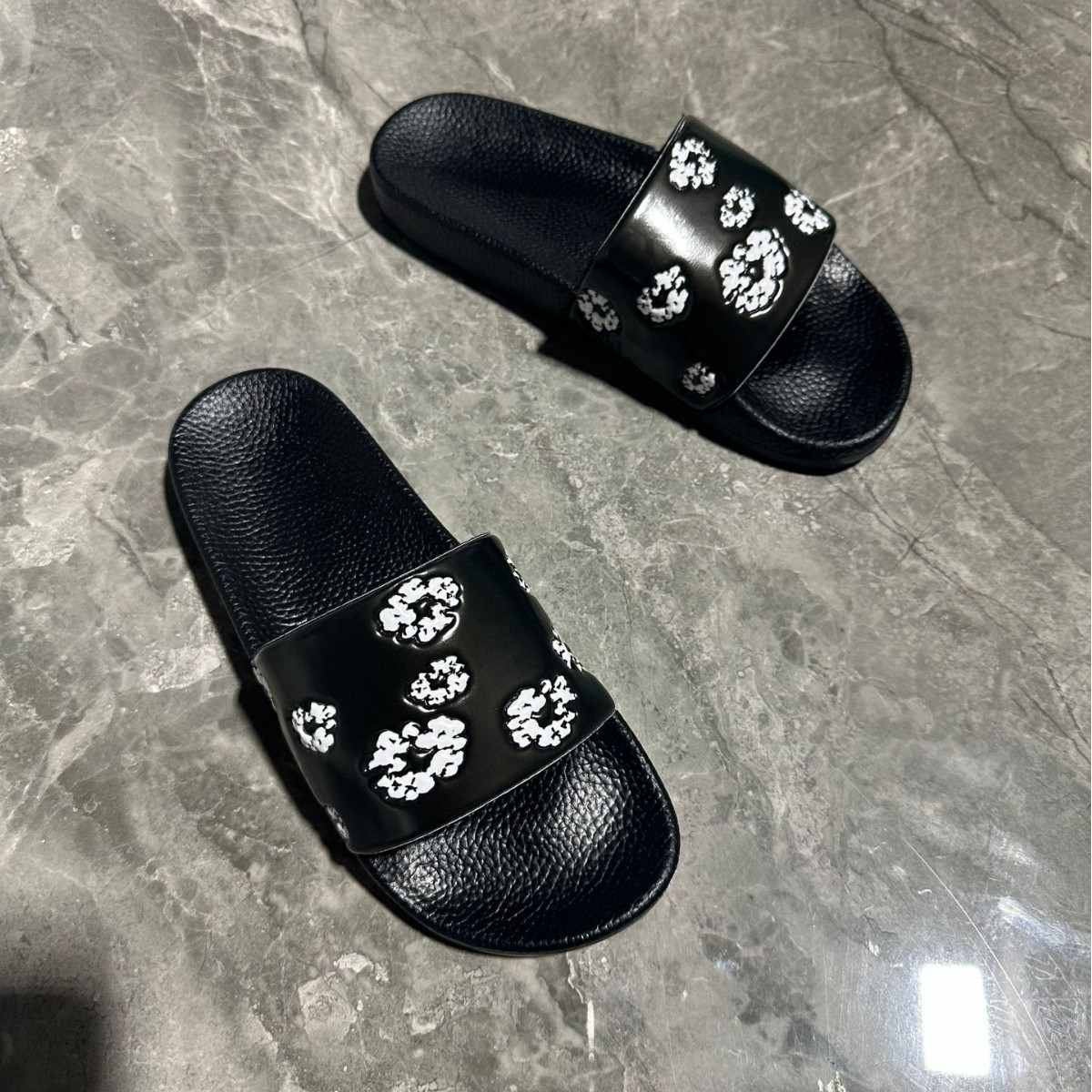 Men Slippers Rubber slide Large men's and women's slippers Daily casual and fashionable shower slippers Beach Vacation Sliders