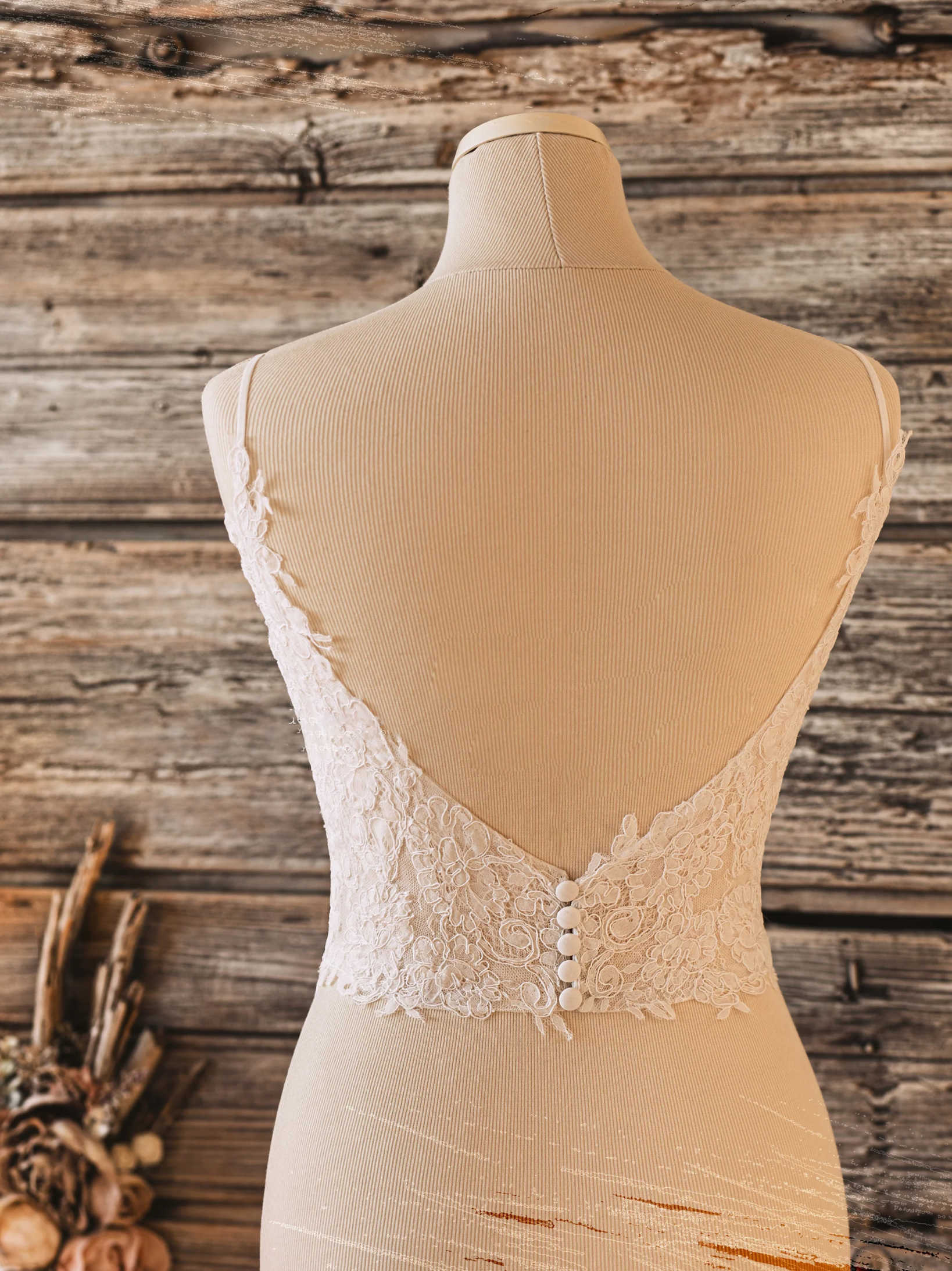 Fashion Wedding Jacket Bridal Bolero Lace Appliques Buttons Back Bridal Wedding Accessories Wrap Shawl Customized