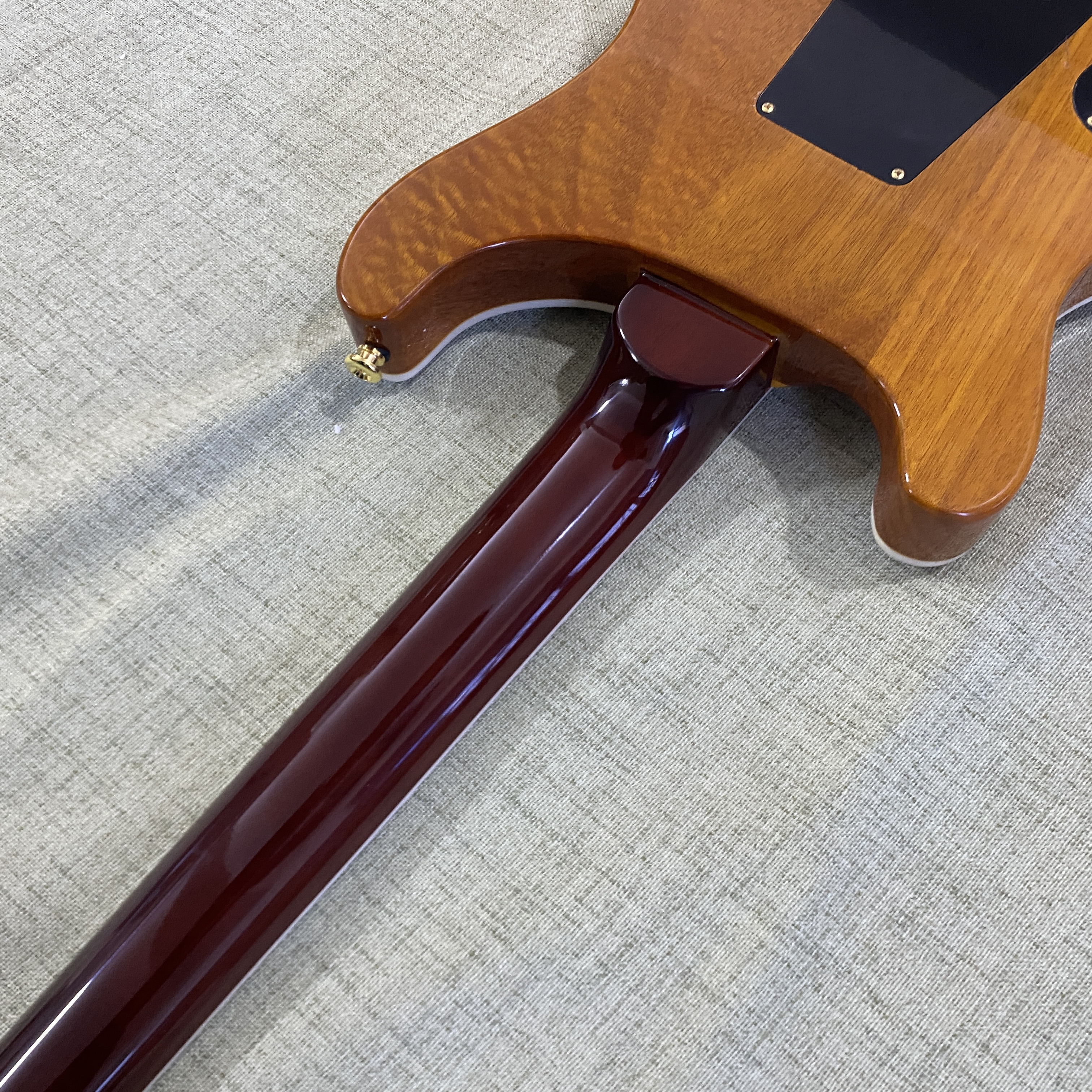 New 24-fret electric guitar with semi-hollow body, maple body, HH pickups, gold hardware, rosewood fretboard, quality guarantee