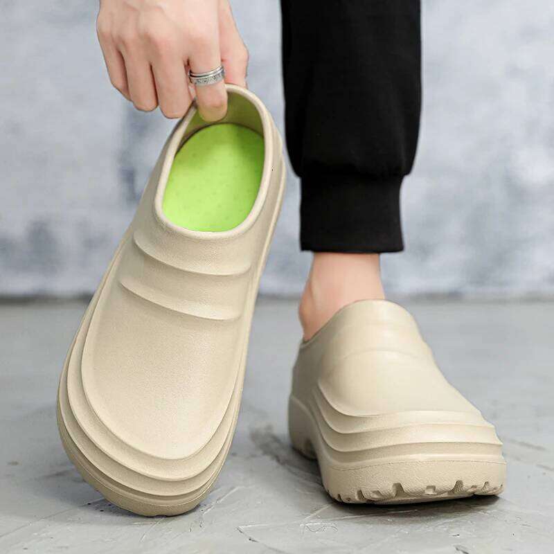 Men's Flip Flops Flat Toe Caps for Beach Wear Fashionable High-quality Design Lightweight Non Slip Chef's Ins Hole Shoes