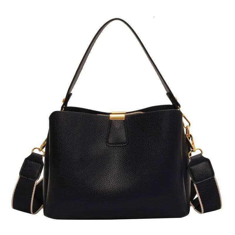 Fashionable hand-held bucket large capacity crossbody bag, high-end feeling, light luxury women's bag Z260224