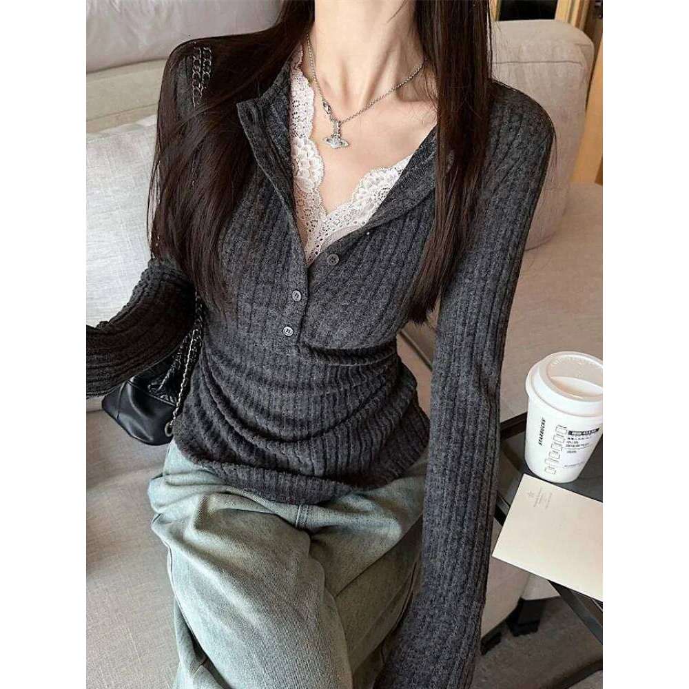 Women's Top Lace Patchwork Long Sleeve T-Shirt Base Shirt Fashion Vintage Fake Two-piece V-neck T-shirt Aesthetic Clothes 26L0224