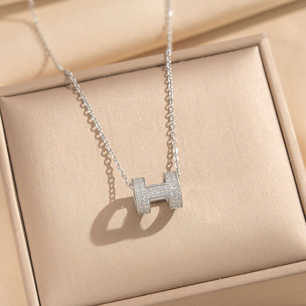 H Round Ring Necklace Simple Fashion Autumn Winter Elegant Collarbone Chain Design Sense Accessory