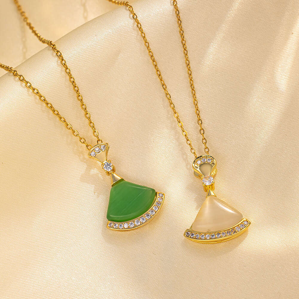 Inlaid Diamond Mini Dress Necklace Light Luxury Fan-Shaped Versatile Mother-Of-Pearl Short Clavicle Chain Internet Celebrity Style Fashion Pendant For