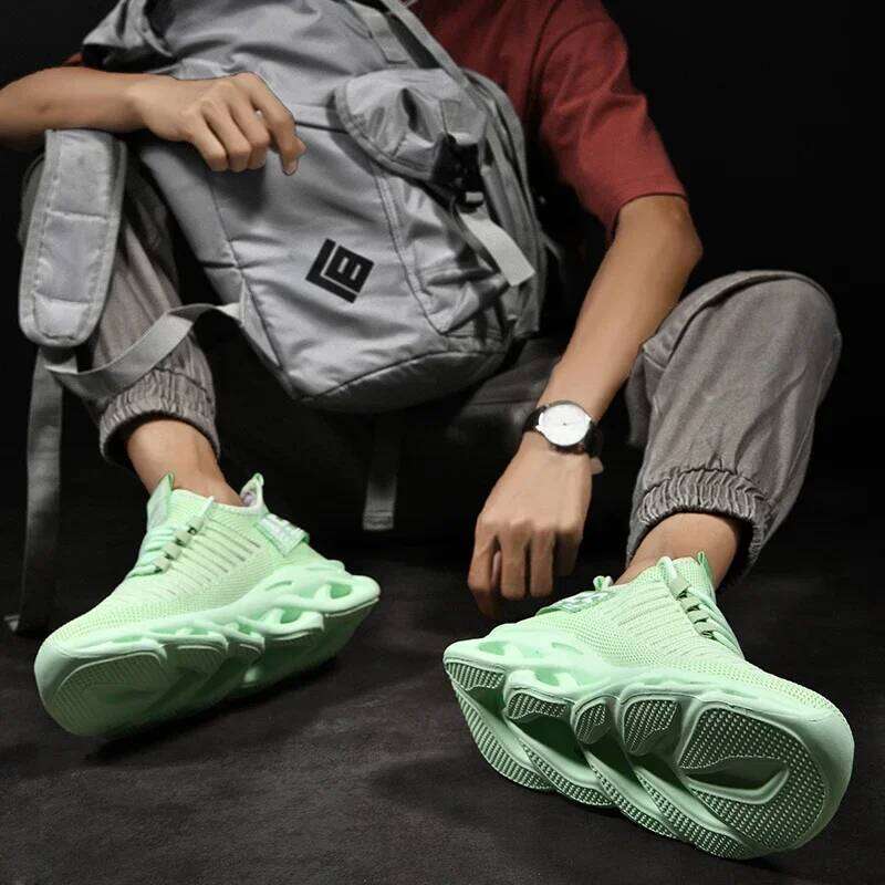 Latest Men's Low Cut Breathable Mesh Fashionable Running Shoes Shock Absorbing Comfortable Trendy Casual Sneakers