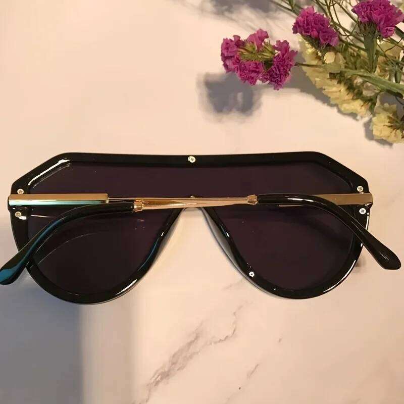 New Women'S Sunglasses Big Frame Female Shades Lenses Black Fashion One Piece Brand Designer Vintage Rivet Square Sun Glasses 26W0224