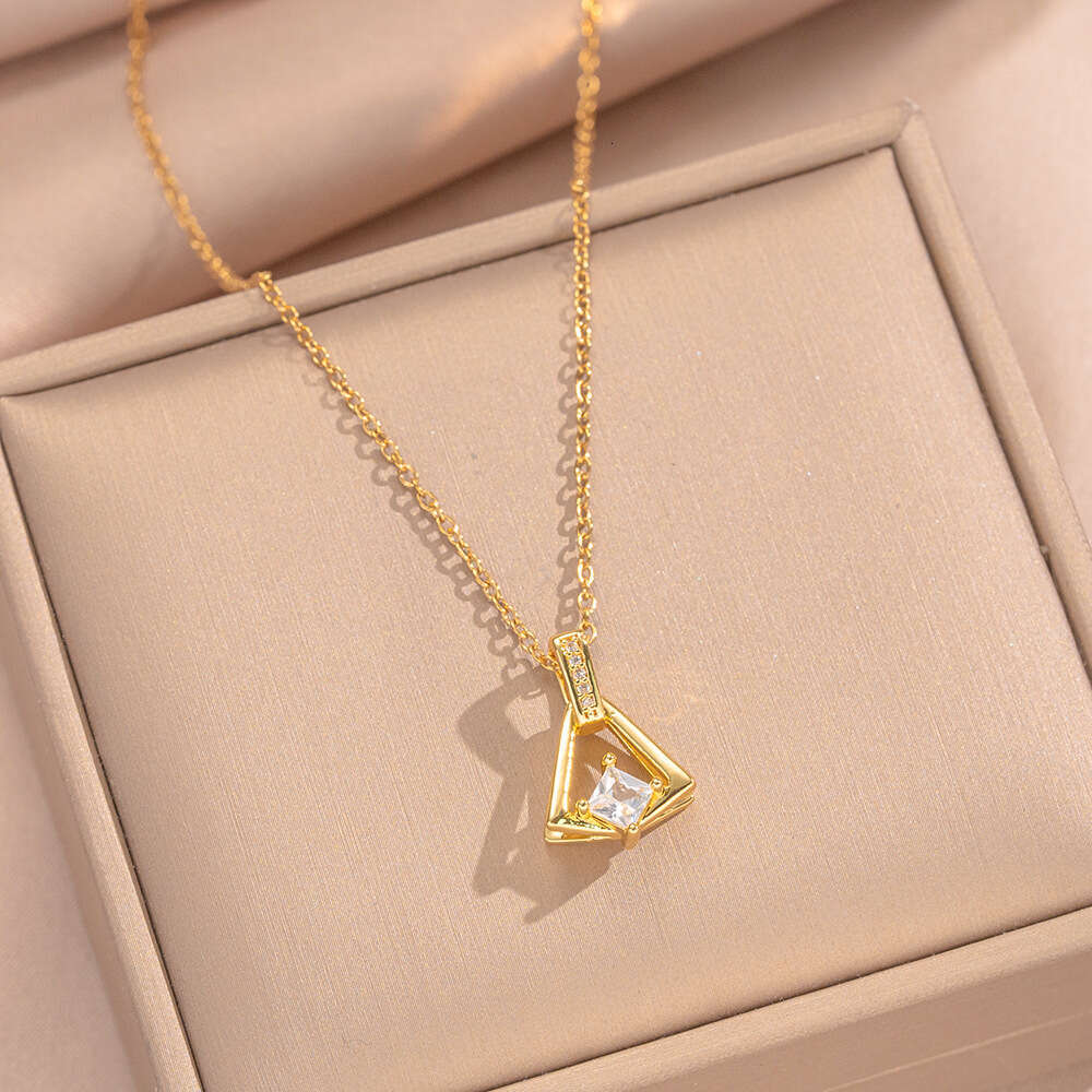 Copper-Inlaid Zircon Dress Pendant Titanium Steel Necklace Fashionable Classic Collarbone Chain Niche High-End Jewelry For Women
