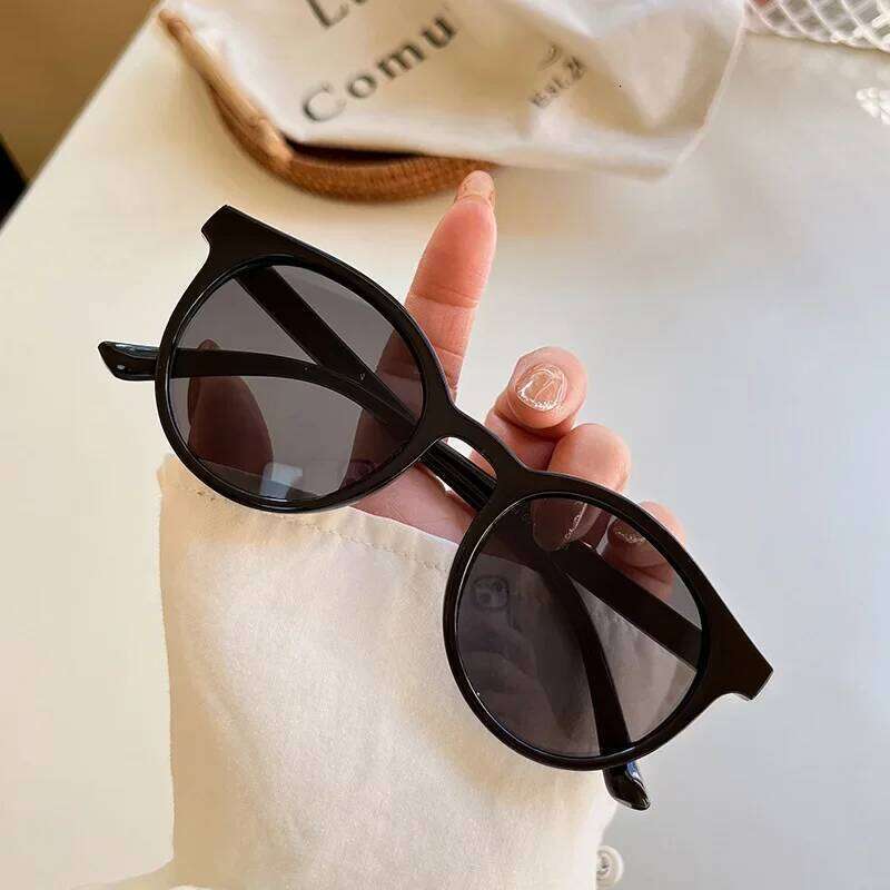 New Vintage Women's Sunglasses Fashion Trendy Small Round Frame Driving Eyewear Outdoor Travel Glasses UV400 Gafas De Sol 26W0224