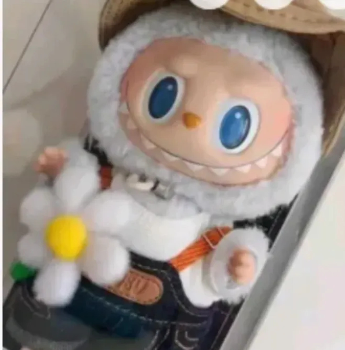 Mistery Box LABUBUFAIL IN WILD LABUBU Blind Toy Gifts Collectible Enamel Figurine PVC Sitting Doll Aron Color Party zimomo box Favors Adorable Desk De