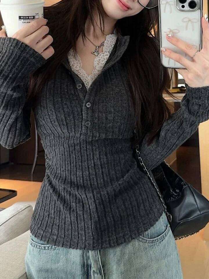 Women's Top Lace Patchwork Long Sleeve T-Shirt Base Shirt Fashion Vintage Fake Two-piece V-neck T-shirt Aesthetic Clothes 26L0224