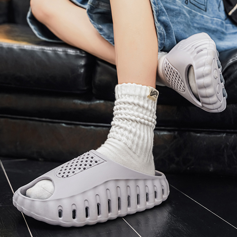 free shipping 2026 hot outdoor sports men's designer slippers trendy anti slip massage casual lightweight breathable beach shoes