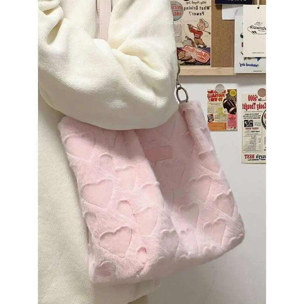 Sweet Love Heart Purse Women's Furry Tote Bags Winter Fashion Ladies Faux Fur Handbags Elegant Female Soft Plush Shoulder Bag Z260224