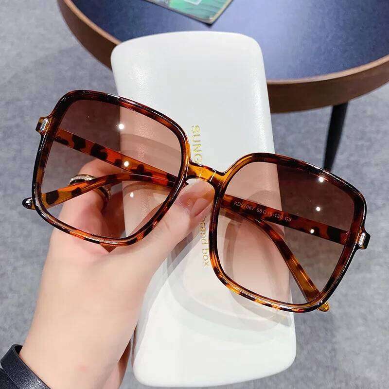2025 Vintage Square Women's Sunglasses Luxury Designer Sun Glasses Classic Eyeglasses Lady UV400 Big Frame Mirror Oculos De Sol 26W0224