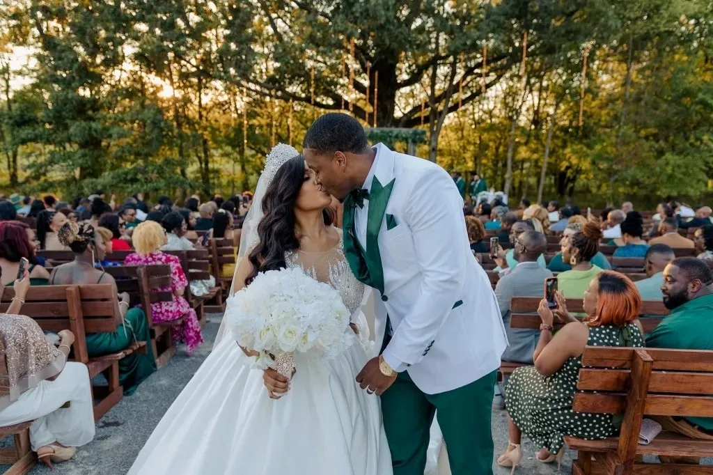 Gentleman Man Tuxedos 3 Pcs Jacket Vest Pants Wedding Suit Simple One Button Peaked Lapel Evening Groom Party Outfits Customized