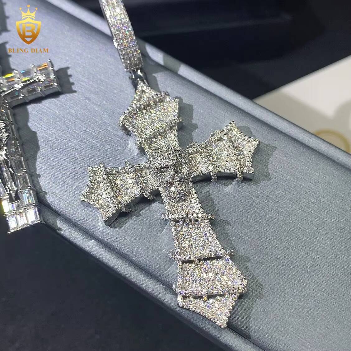 Fully Ice Out 925 Silver Cross Pendant Charms Moissanite Pendant D VVS Round Moissanite GRA Certified Fine Pendant Necklaces