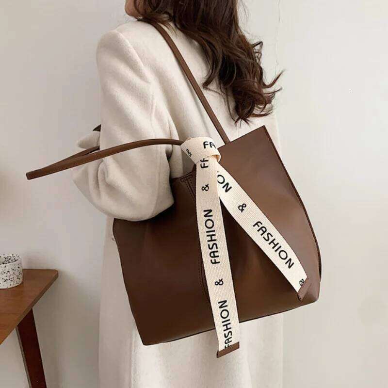 Chic Large Capacity Tote Bag for Women - Fashionable Shoulder Handbag with Polyester Lining, Available in Brown/Black Z260224