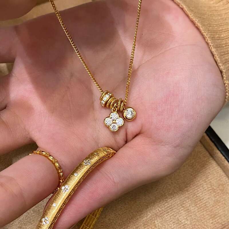 Necklace Leaf Flower Clavicle Chain Exquisite Design for Daily Wear and Special Occasion Jewellery Gift High Quality Texture