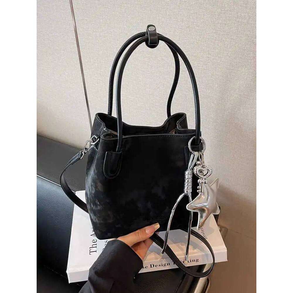 French Retro Bucket Handbag for Women Autumn Winter New Suede Casual One Shoulder Bags Chic Commute Crossbody Bag with Pendant Z260224