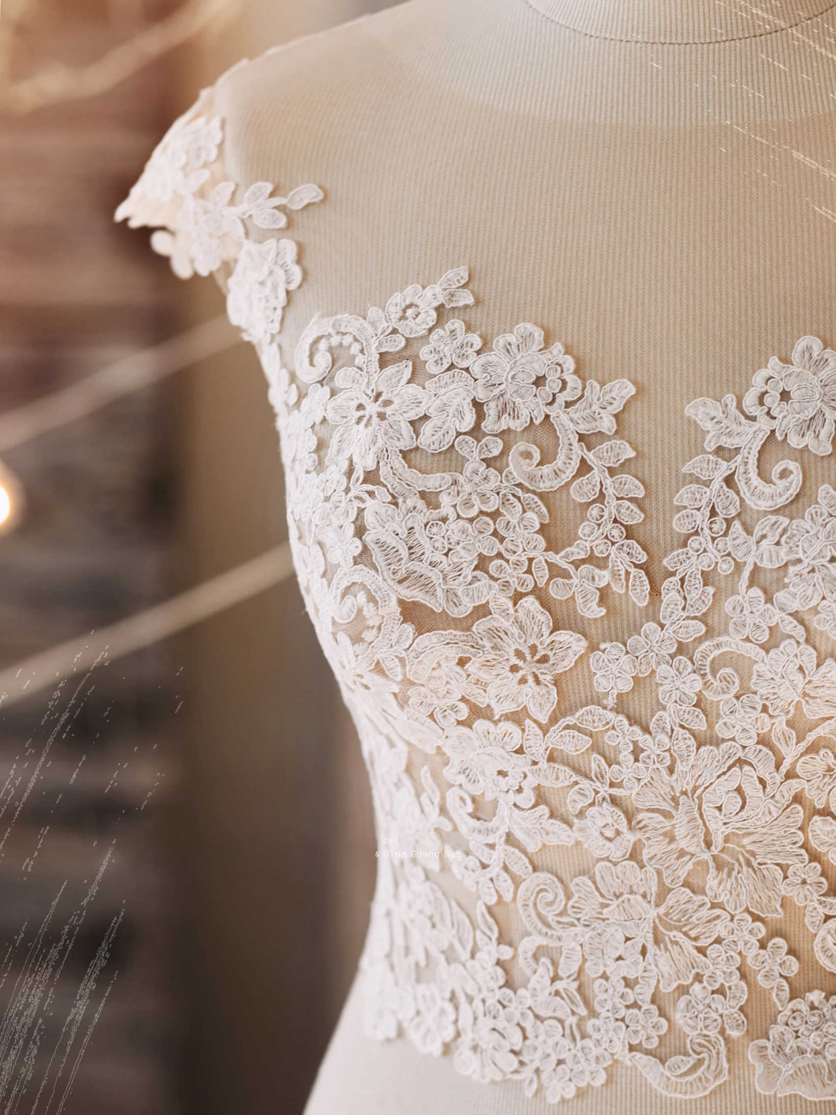 Elegant Wedding Jacket Bridal Bolero Sleeveless Lace Appliques Buttons Wedding Accessories Wrap Shawl Customized