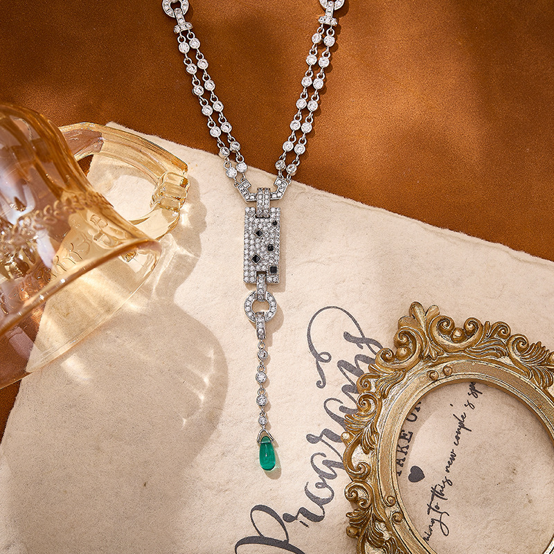 Necklace Double-Chain Print Necklace, Gold-Plated With Black Enamel Necklace, Unique Retro Leopard Element Collarbone Chain Necklace