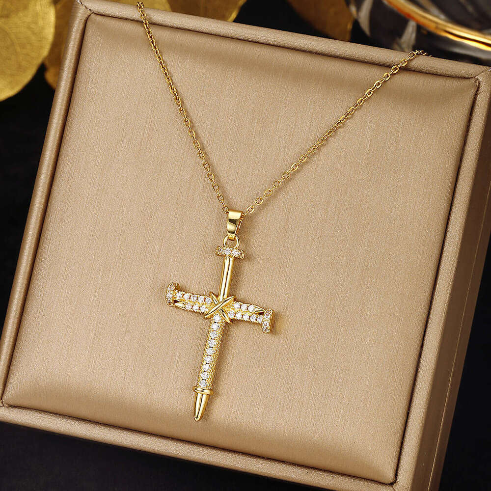 European And American Cross-Border Hip-Hop Cross Necklace Micro-Inlaid Zirconia 18K Gold Personalized Collarbone Chain With Stud Pendant For Commuting