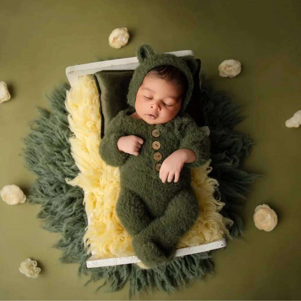 Newborn romper photography props,baby handmade bear clothes for baby shoot 26H0224